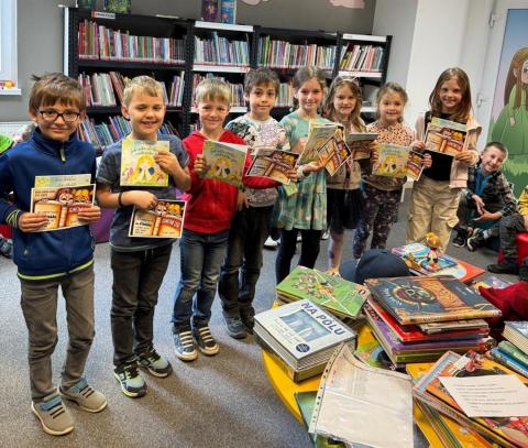 Prvňáčci z 1.A byli pasováni na rytíře čtenáře