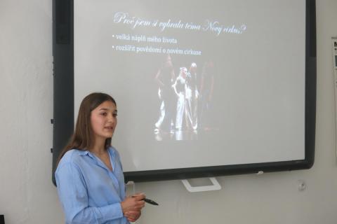 Deváťáci prezentují své ročníkové práce