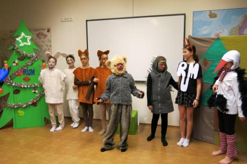 Divadelní představení dramatického kroužku "Zvířátka a Vánoce"