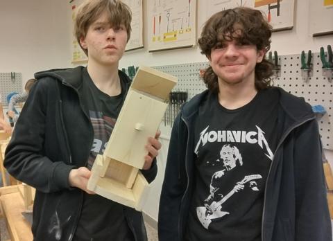 Vyrábíme krmítka i ptačí budky