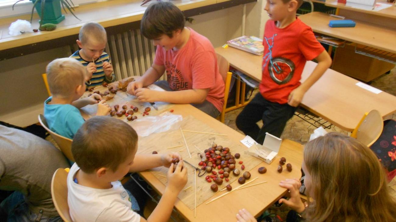 Práce s přírodními materiály aneb spolupráce 1. a 9. ročníku