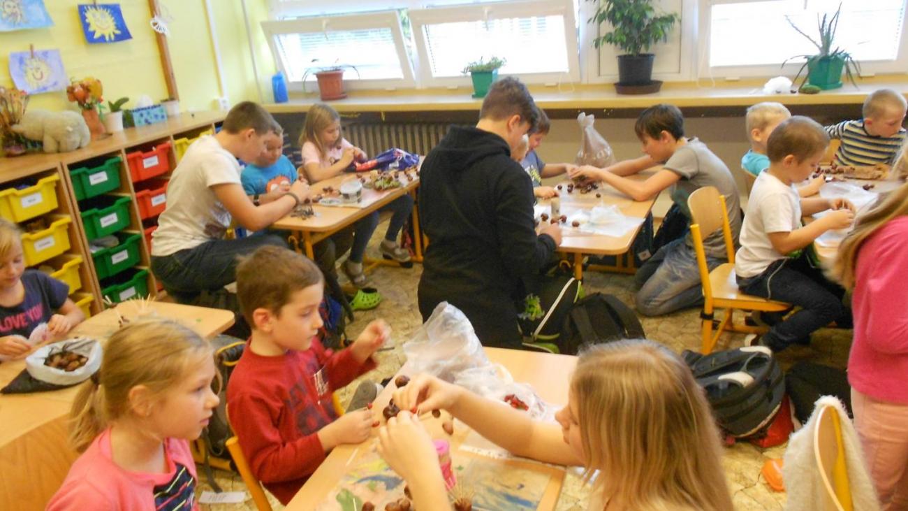 Práce s přírodními materiály aneb spolupráce 1. a 9. ročníku