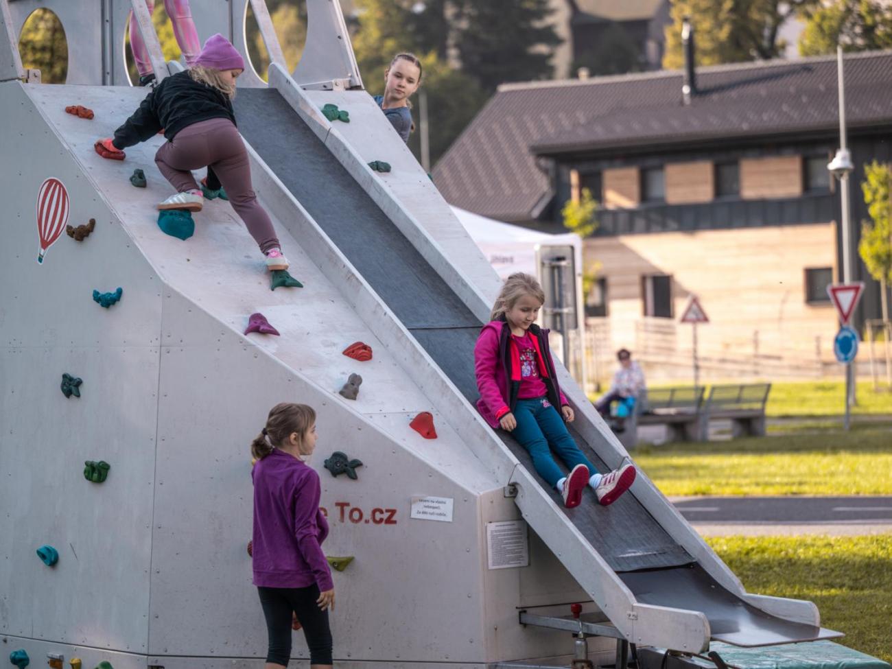 Dětský den na dopravním hřišti, 1. ročníky s 5.B