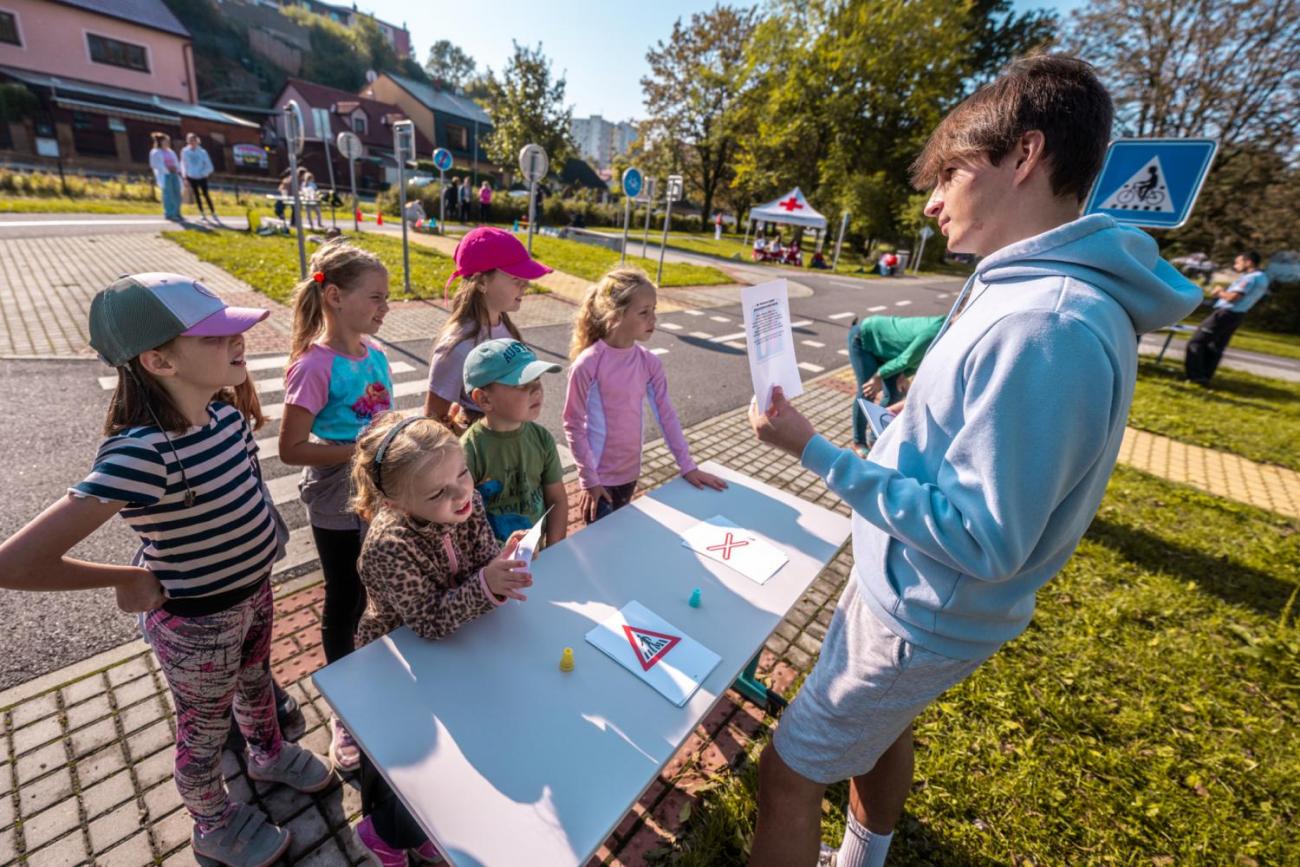 Dětský den na dopravním hřišti, 1. ročníky s 5.B