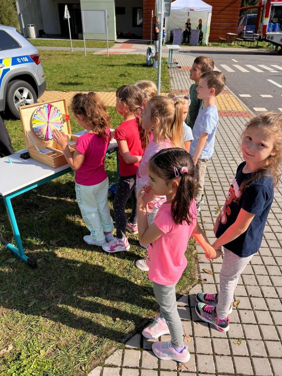 Dětský den na dopravním hřišti, 1. ročníky s 5.B