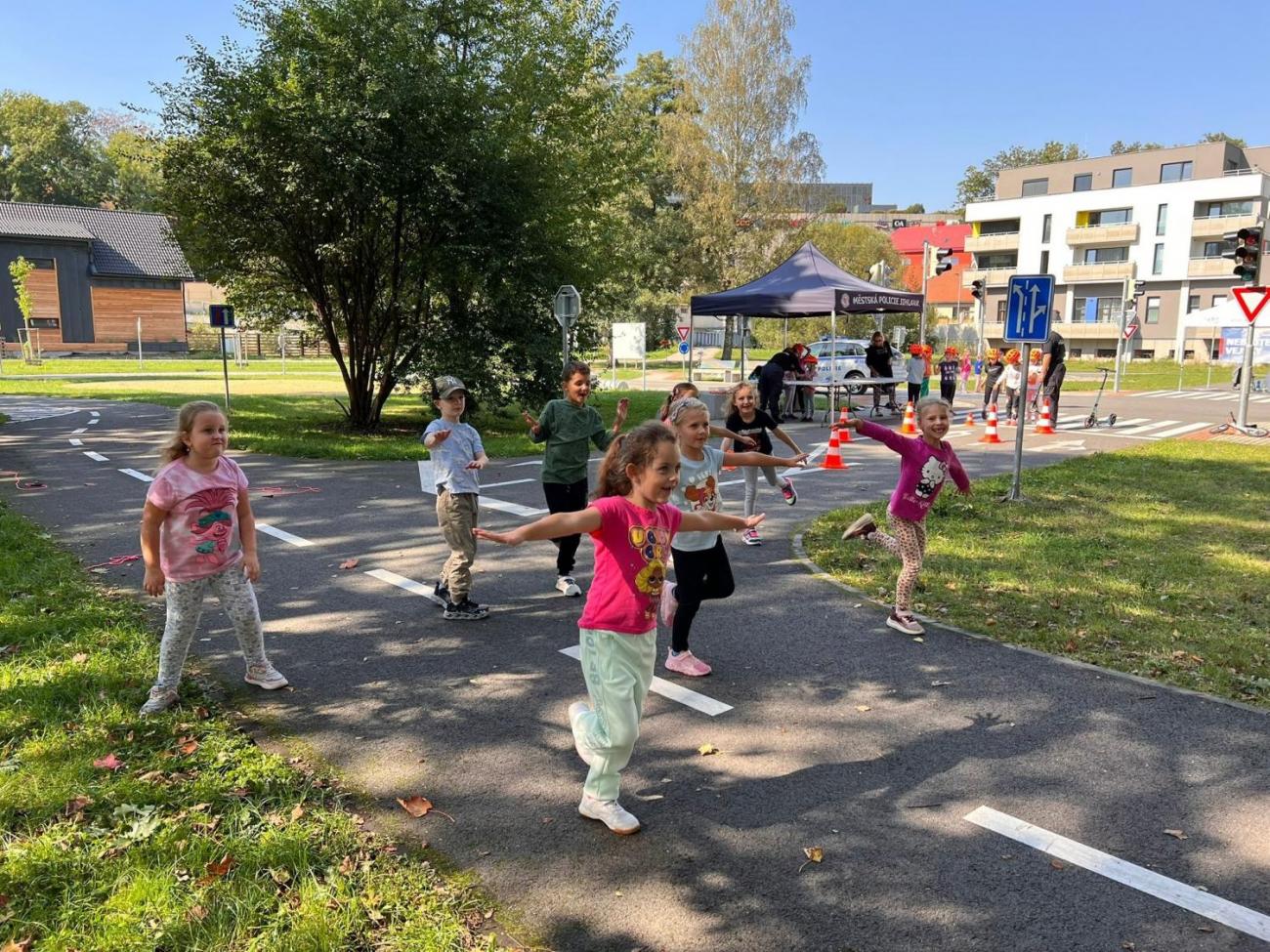 Dětský den na dopravním hřišti, 1. ročníky s 5.B
