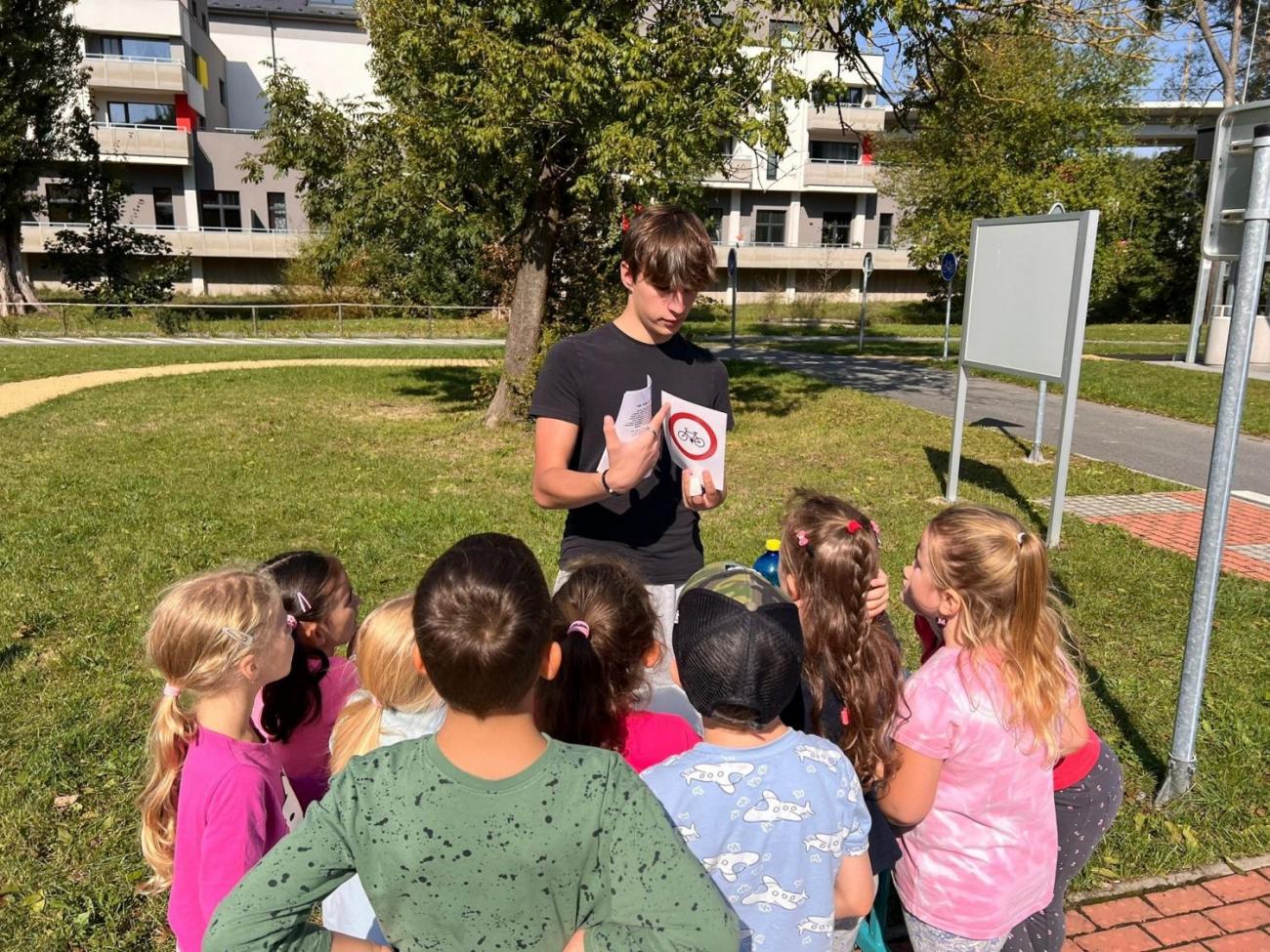 Dětský den na dopravním hřišti, 1. ročníky s 5.B