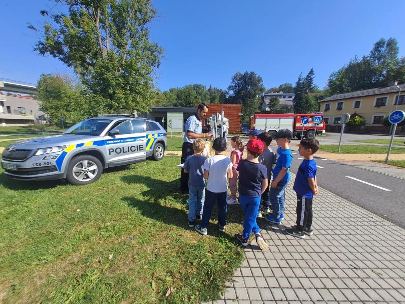 Dětský den na dopravním hřišti, 1. ročníky s 5.B
