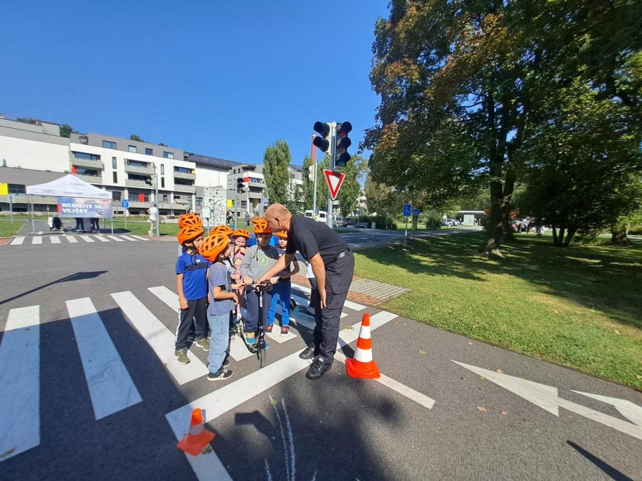 Dětský den na dopravním hřišti, 1. ročníky s 5.B