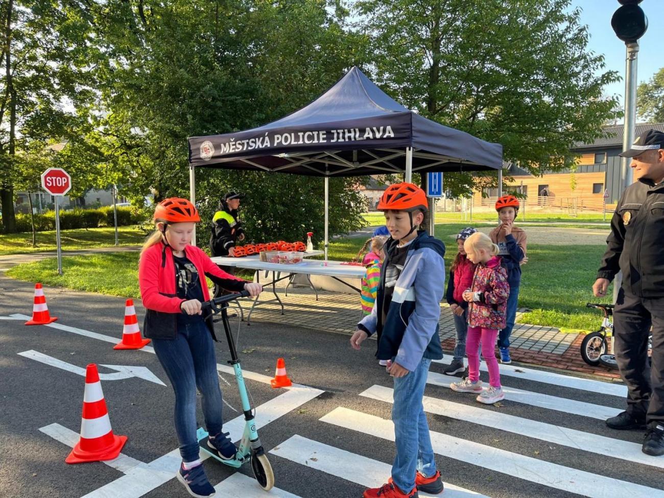 Dětský den na dopravním hřišti, 1. ročníky s 5.B