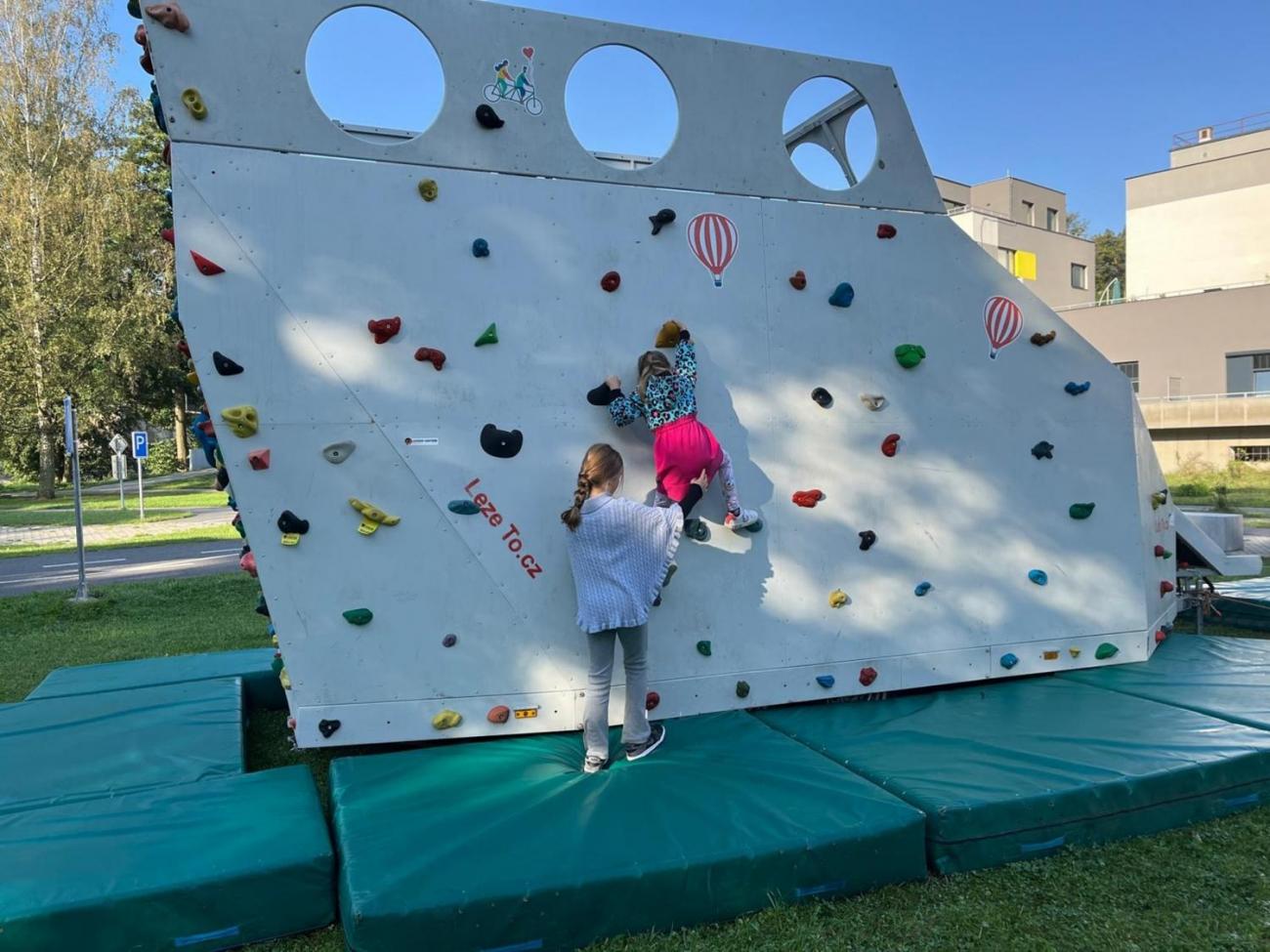 Dětský den na dopravním hřišti, 1. ročníky s 5.B