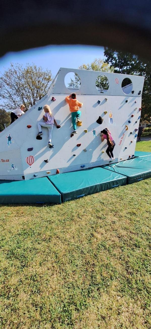 Dětský den na dopravním hřišti, 1. ročníky s 5.B