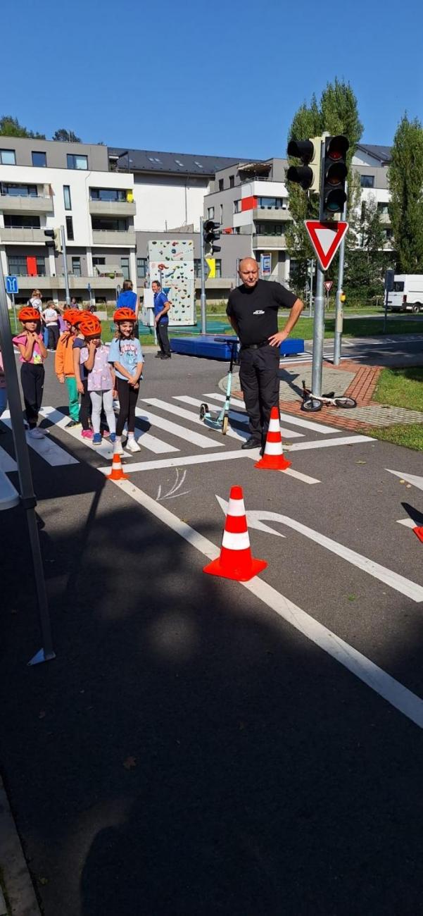 Dětský den na dopravním hřišti, 1. ročníky s 5.B