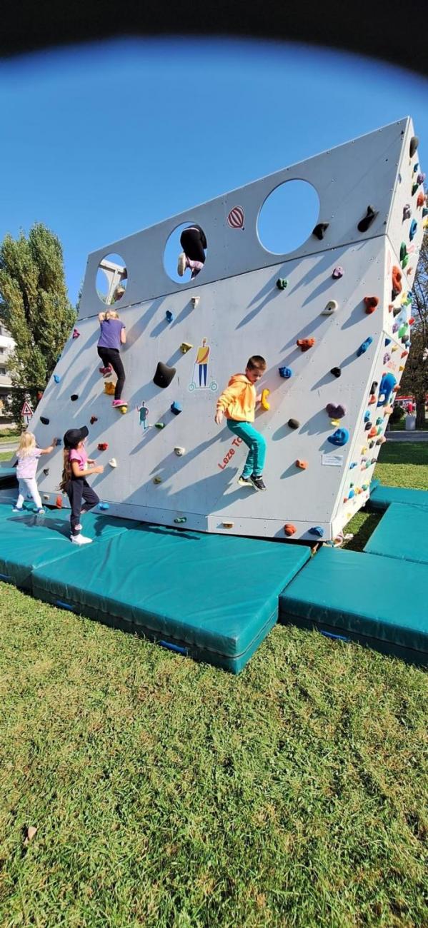 Dětský den na dopravním hřišti, 1. ročníky s 5.B