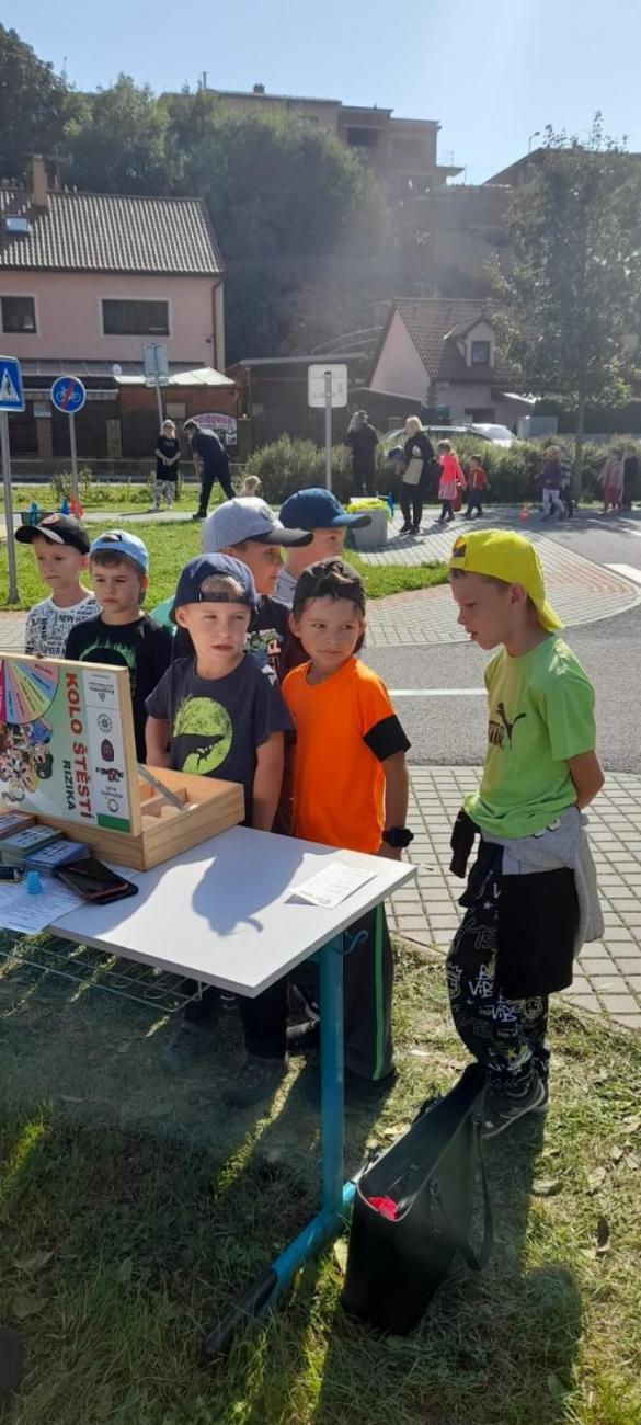 Dětský den na dopravním hřišti, 1. ročníky s 5.B
