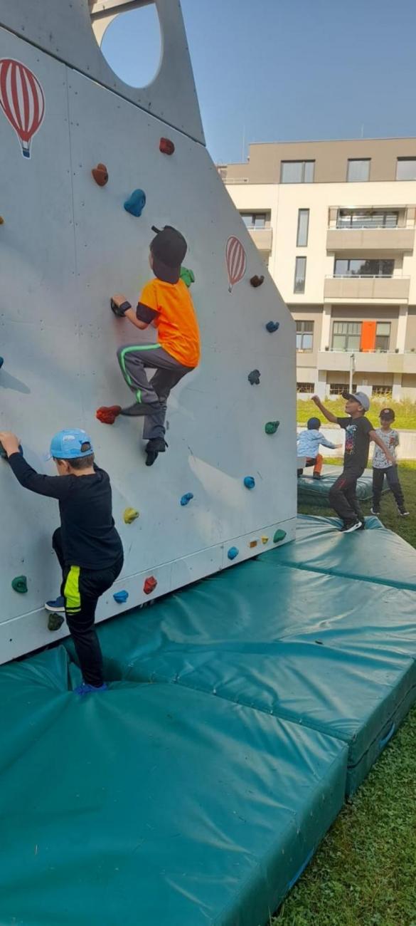 Dětský den na dopravním hřišti, 1. ročníky s 5.B