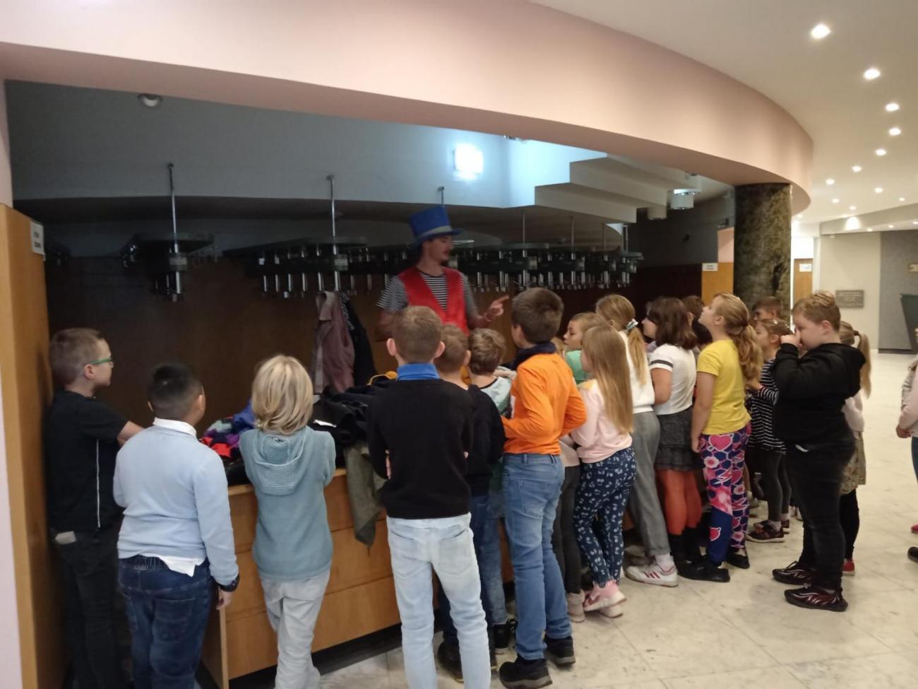 Horácké divadlo  3.B