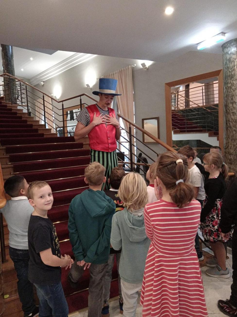 Horácké divadlo  3.B