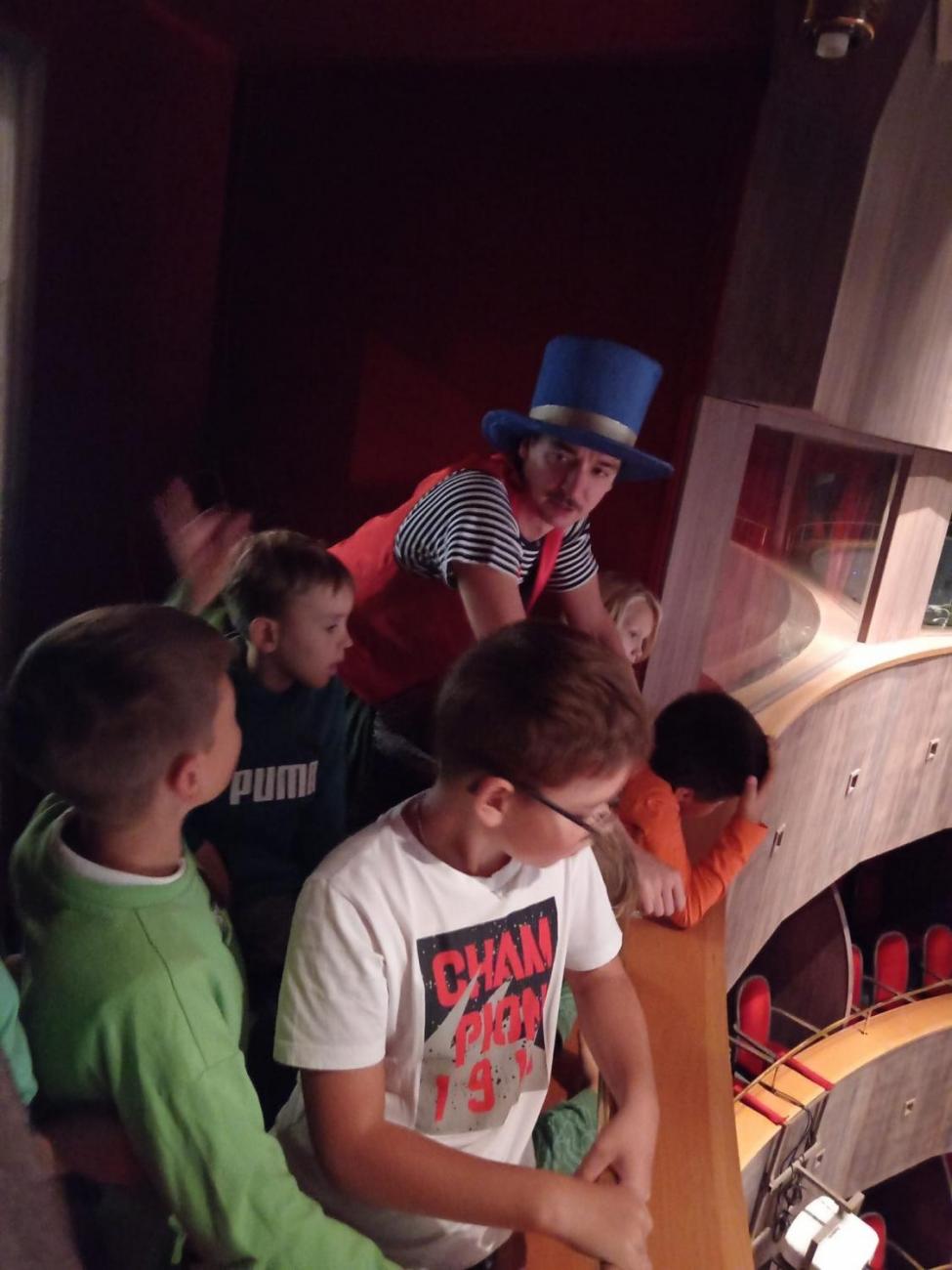 Horácké divadlo  3.B