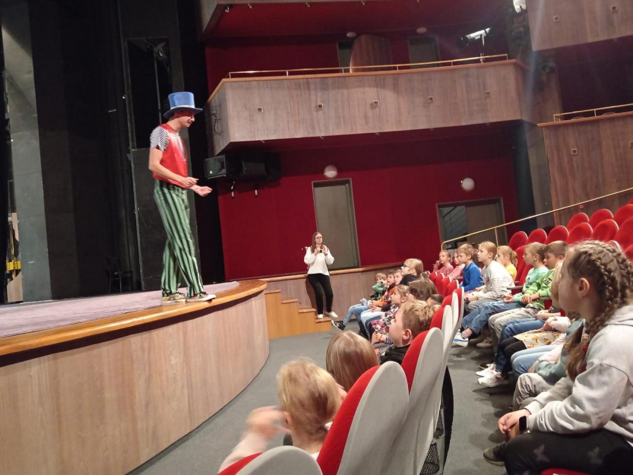 Horácké divadlo  3.B