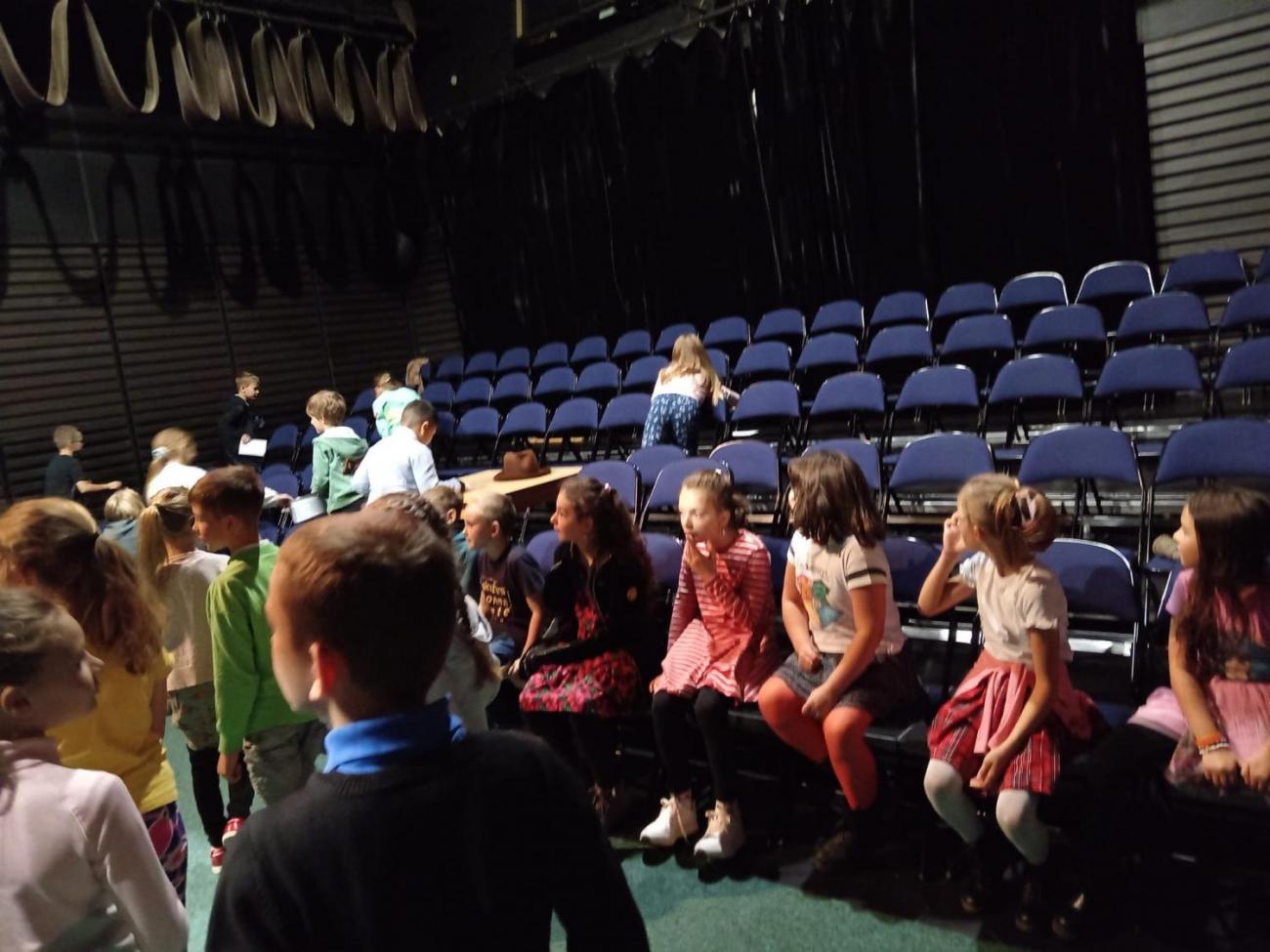 Horácké divadlo  3.B