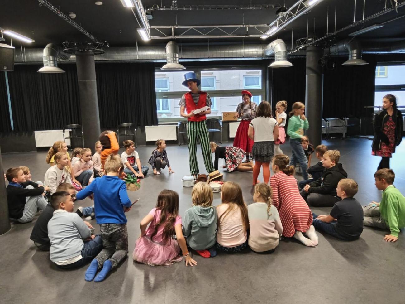 Horácké divadlo  3.B