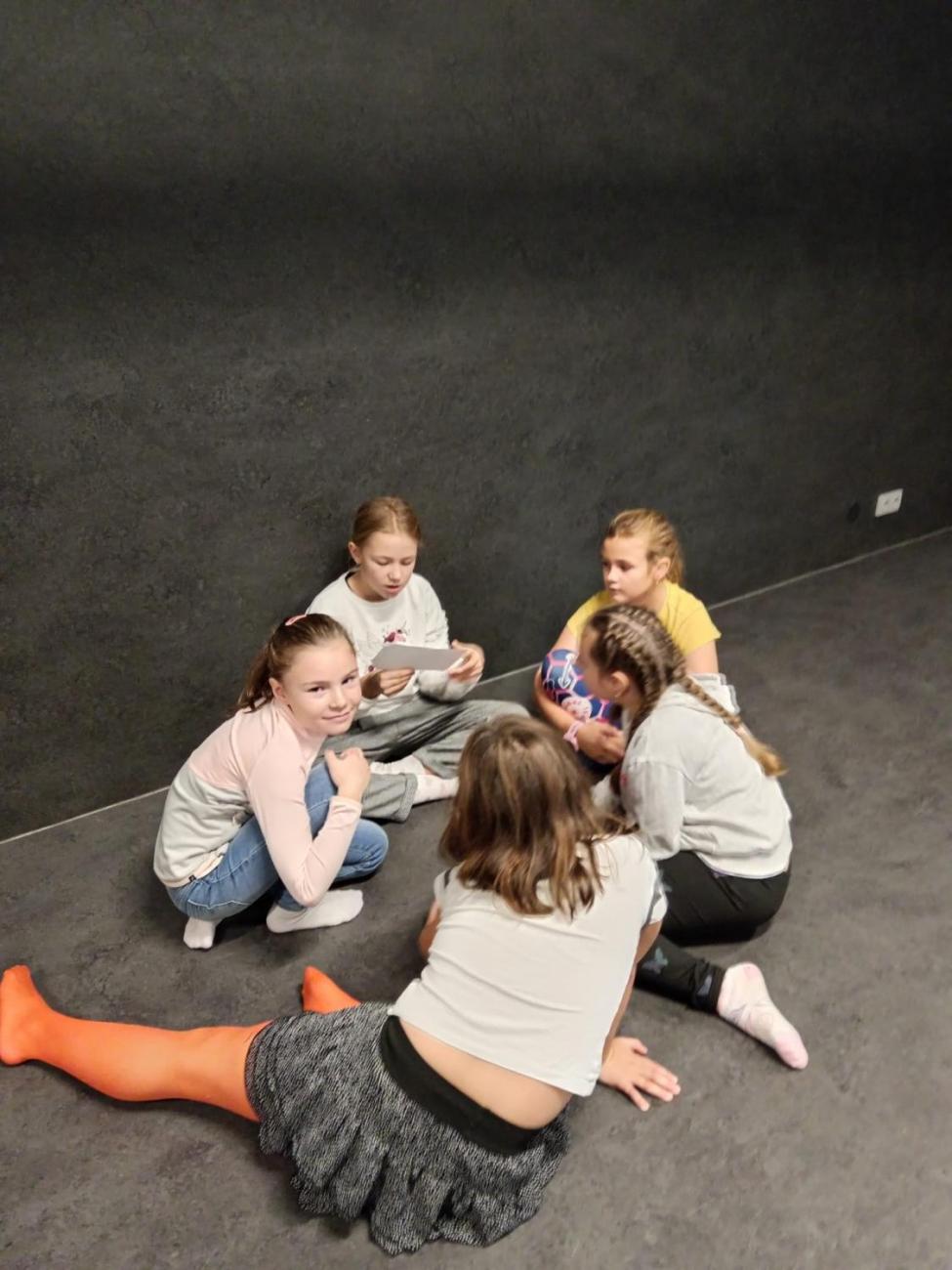 Horácké divadlo  3.B