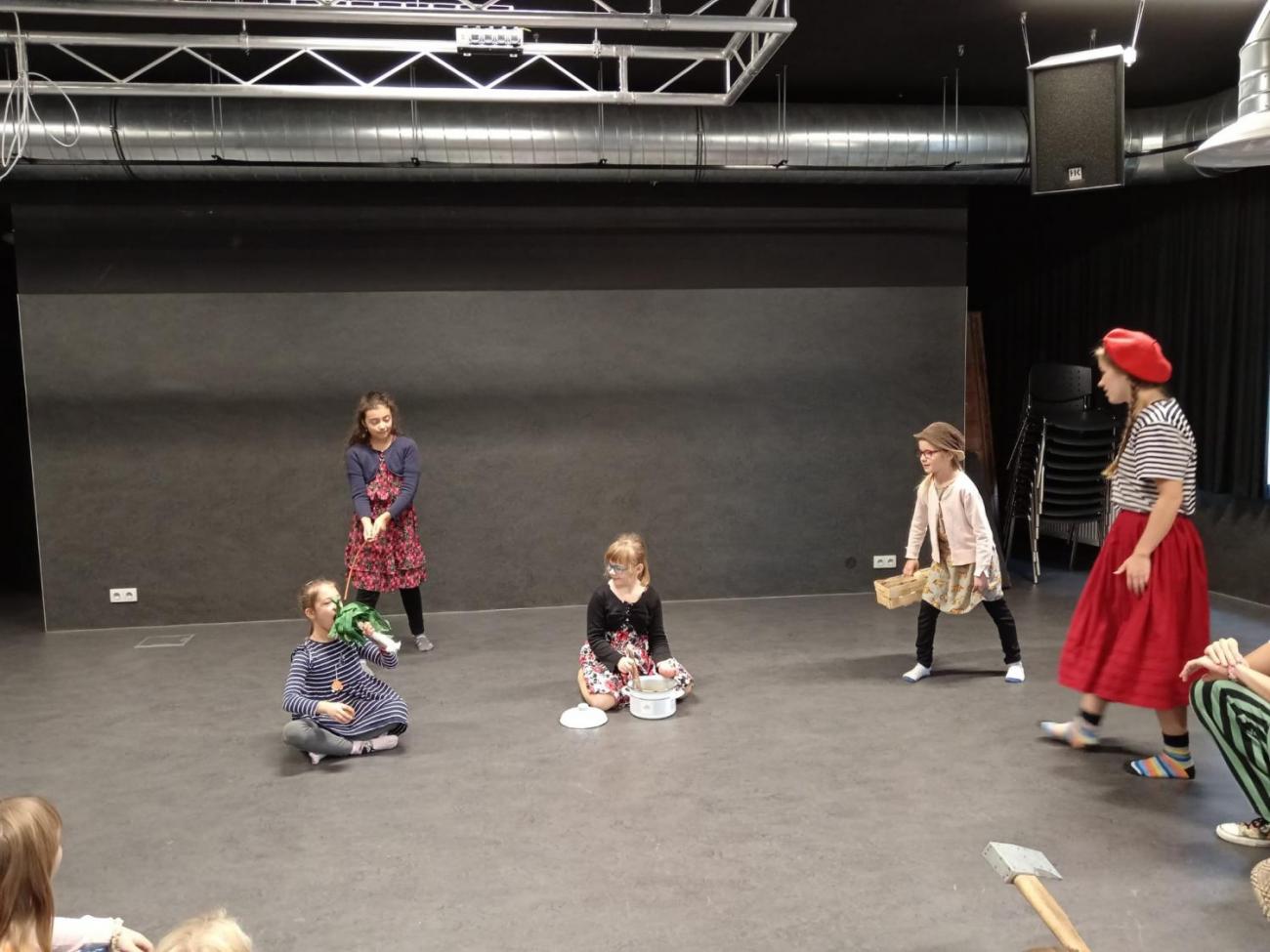 Horácké divadlo  3.B