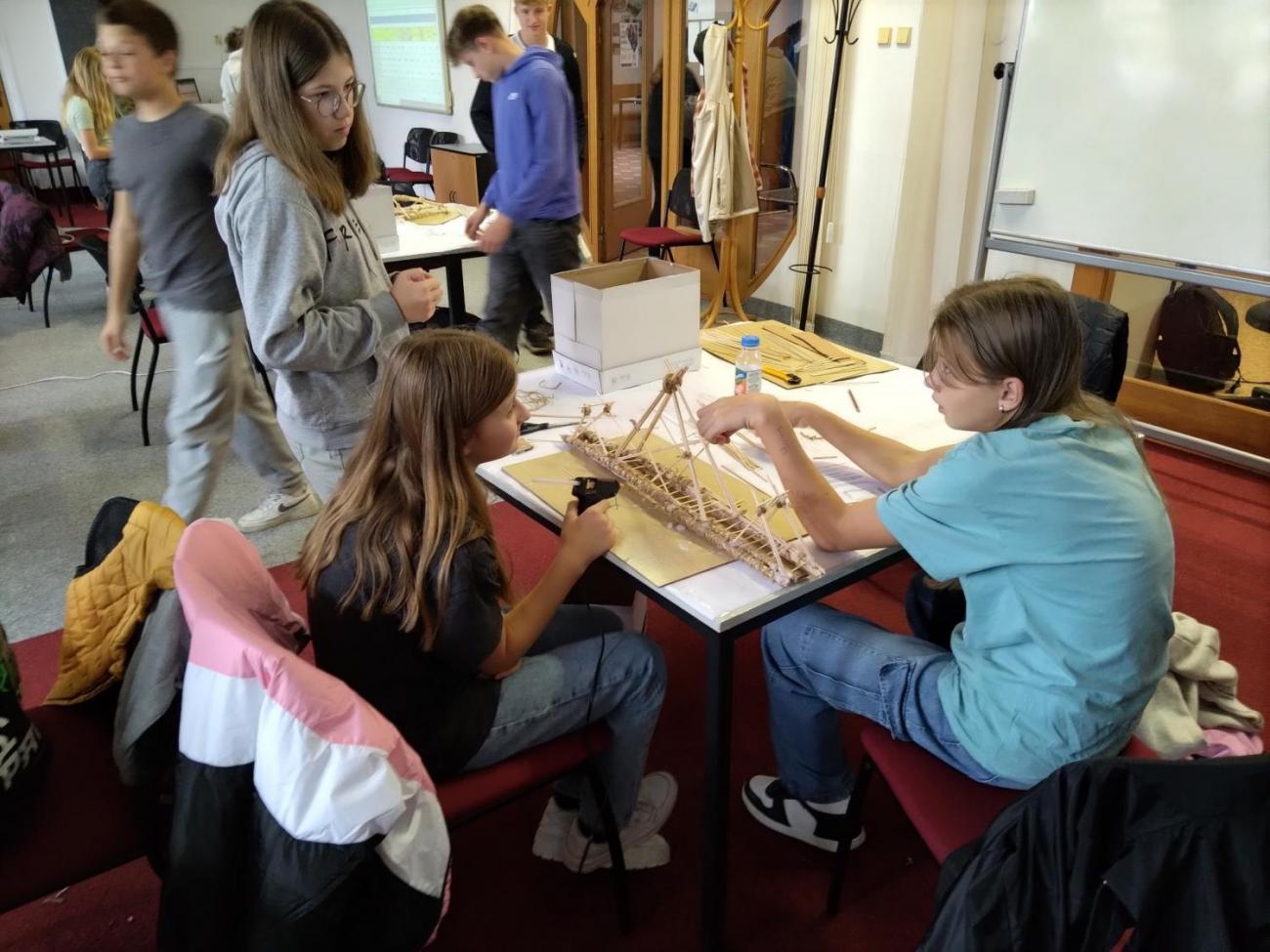 Stavíme mosty ze špejlí