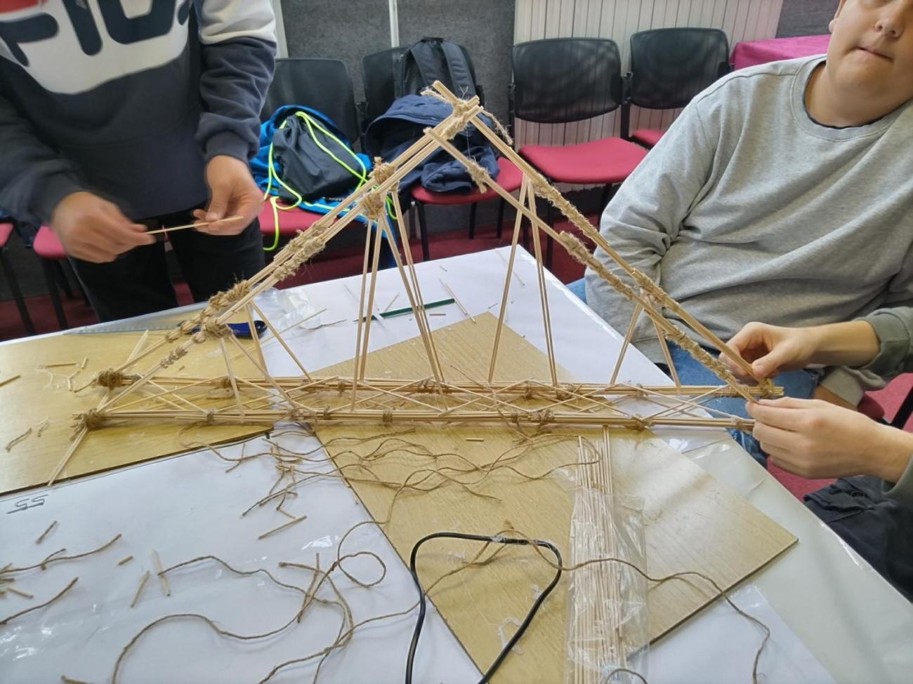 Stavíme mosty ze špejlí