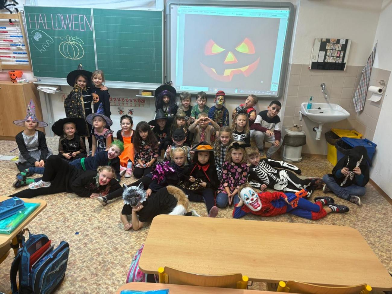 Slavíme Halloweena 1. a 9. ročník