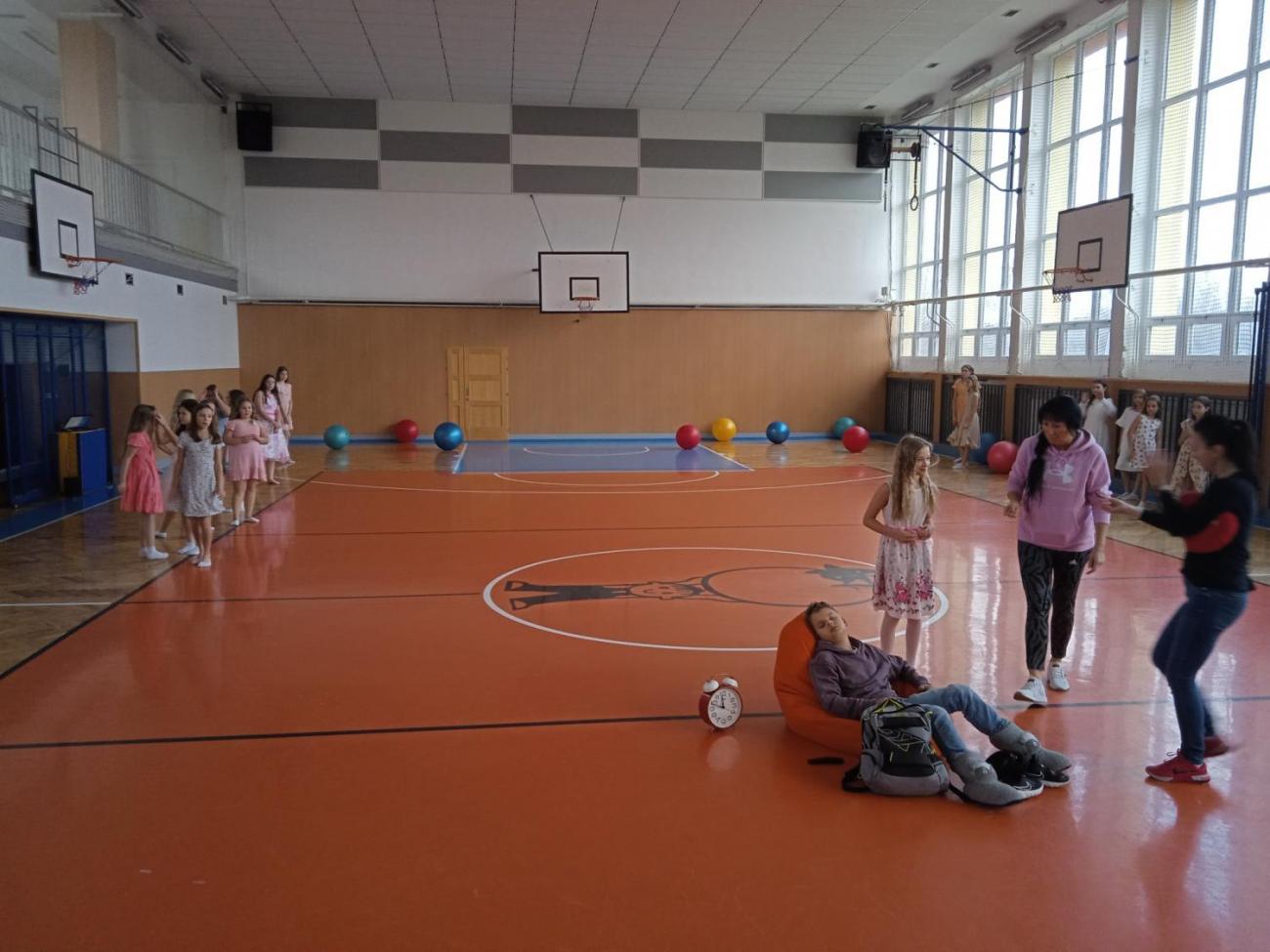 Tančí celá škola