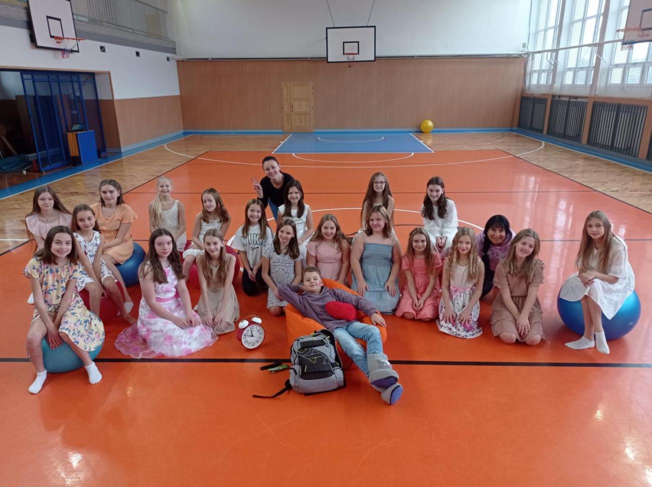 Tančí celá škola