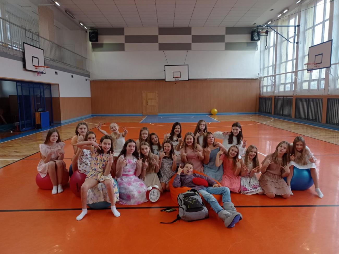 Tančí celá škola