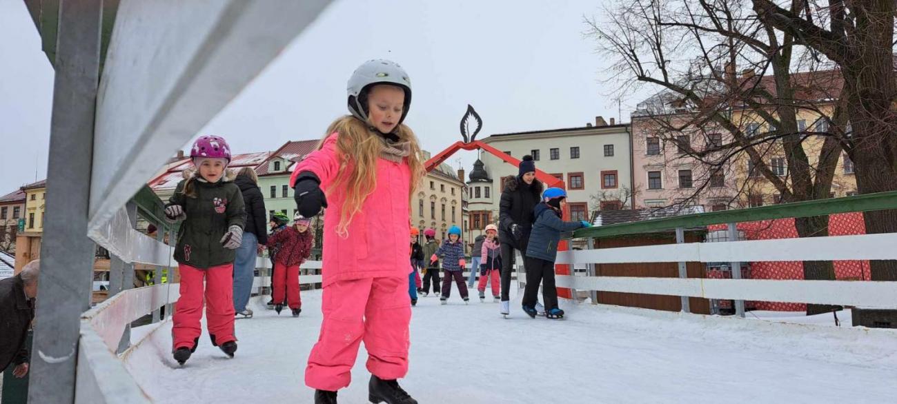 1. C – Bruslení na náměstí