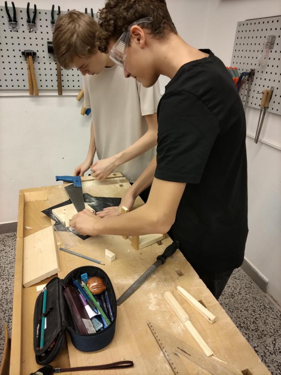 Vyrábíme krmítka i ptačí budky