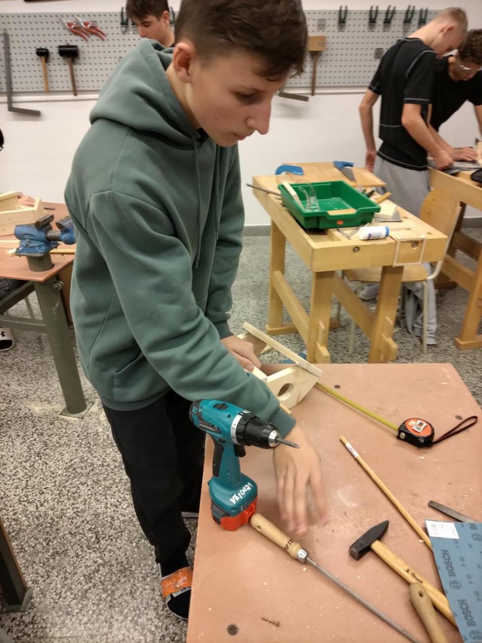 Vyrábíme krmítka i ptačí budky