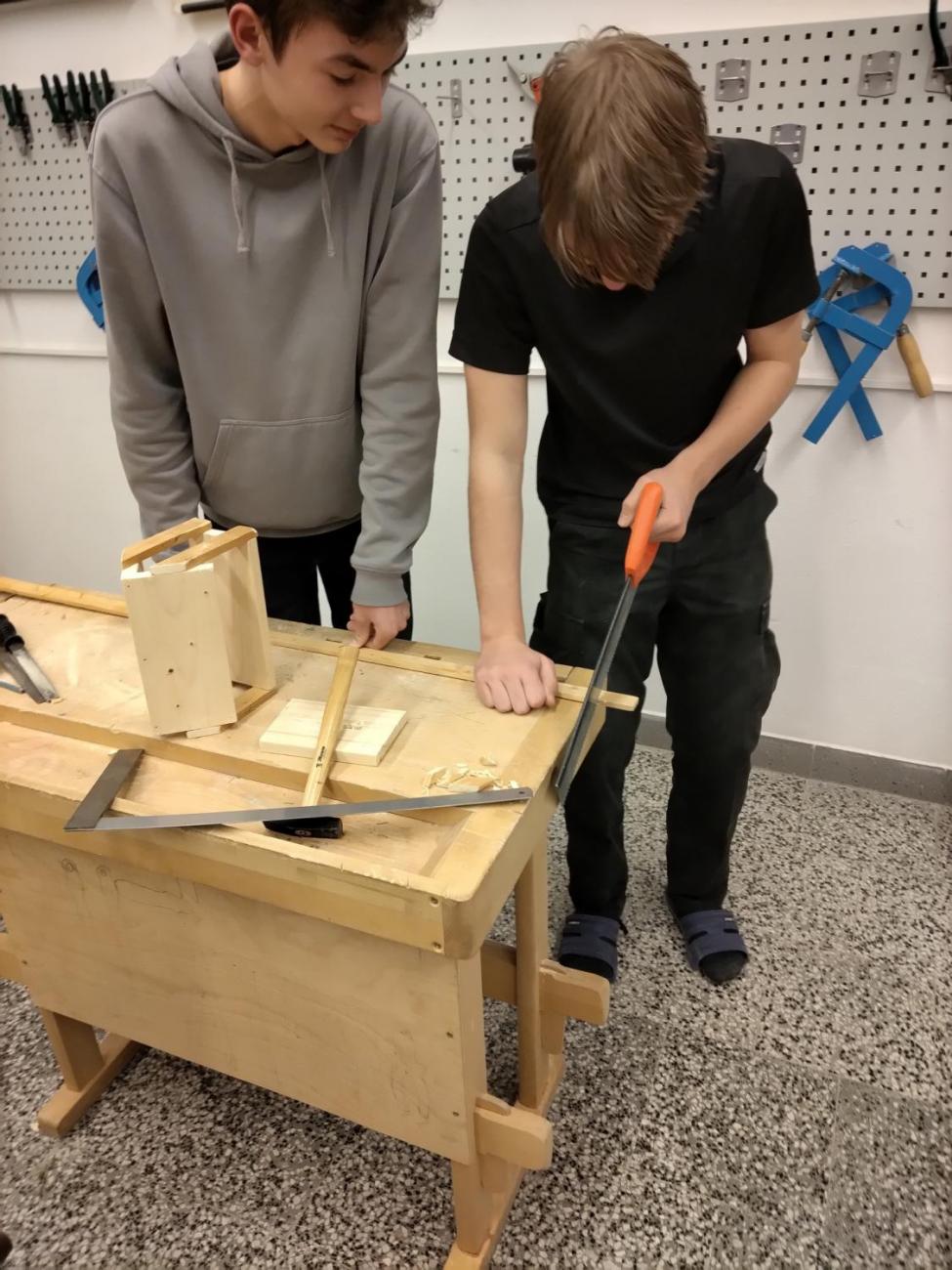 Vyrábíme krmítka i ptačí budky