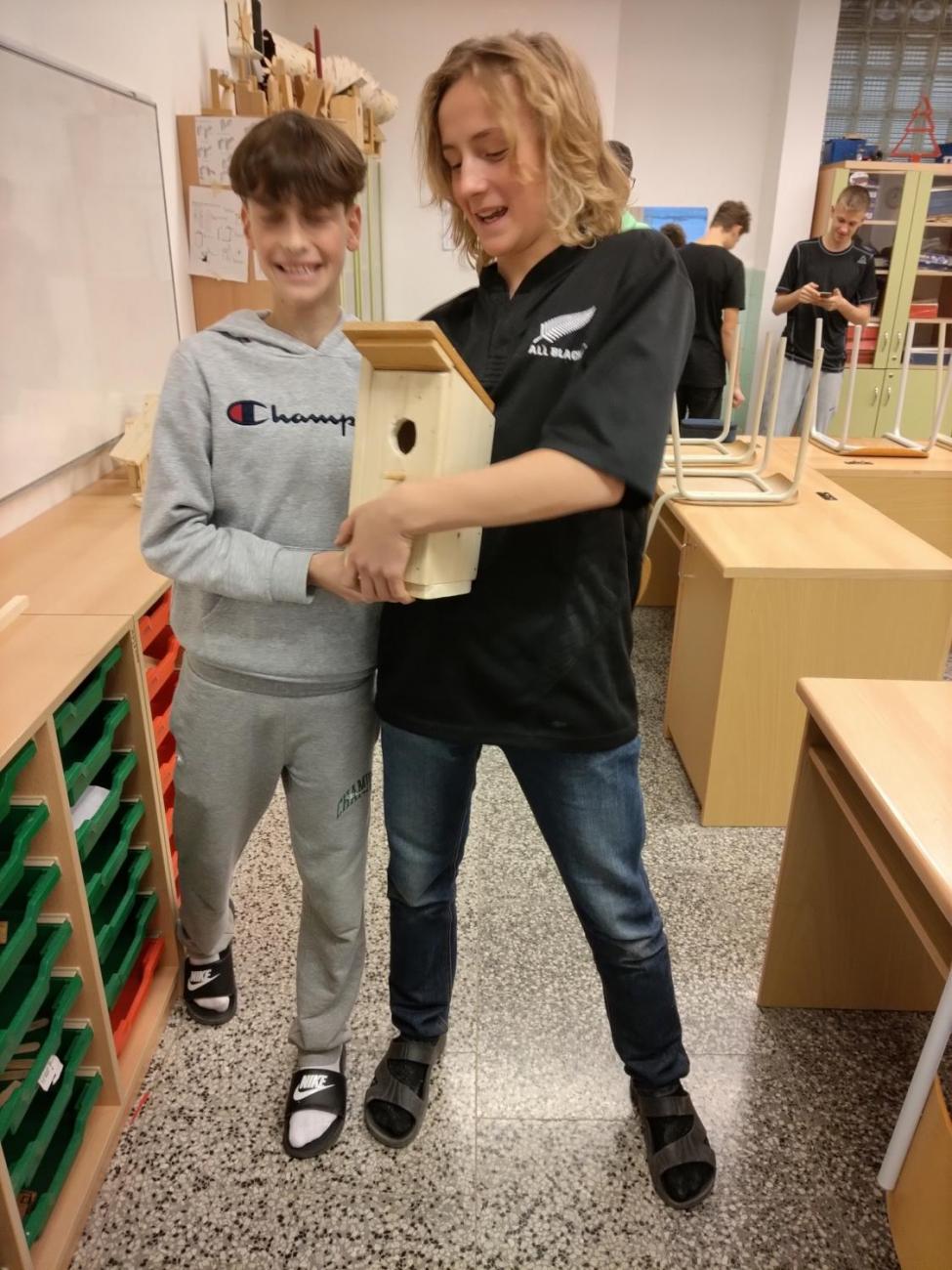 Vyrábíme krmítka i ptačí budky