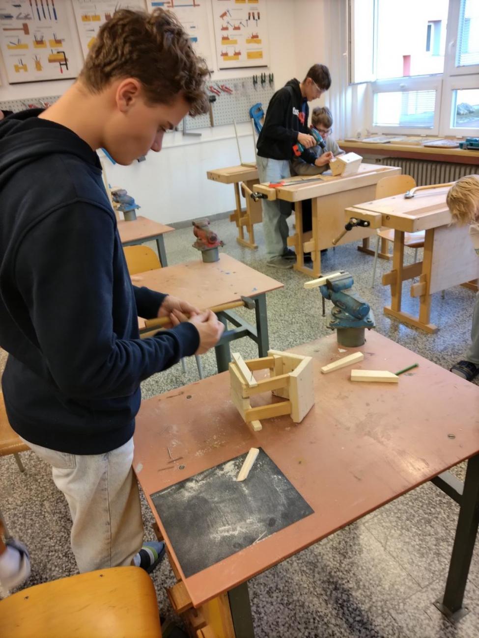 Vyrábíme krmítka i ptačí budky