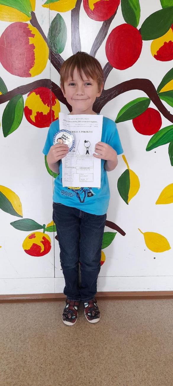 Pololetní vysvědčení prvňáčků - 1. A, B, C