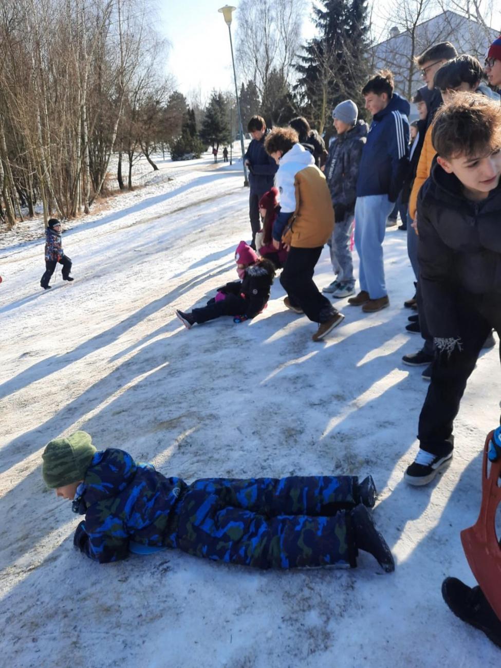 1.C – Sněhové radovánky s deváťáky
