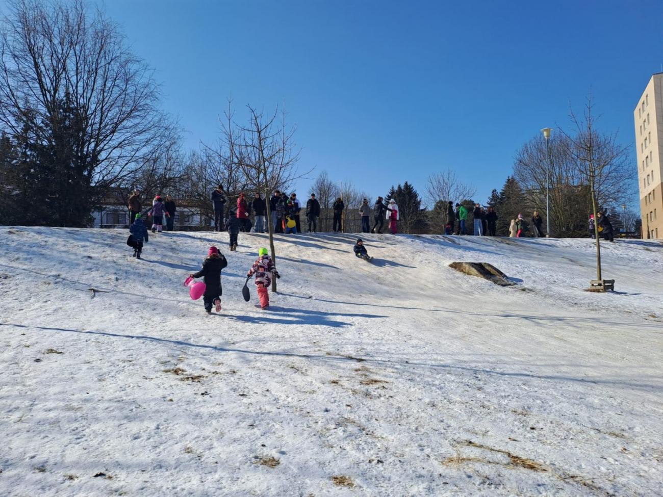 1.C – Sněhové radovánky s deváťáky
