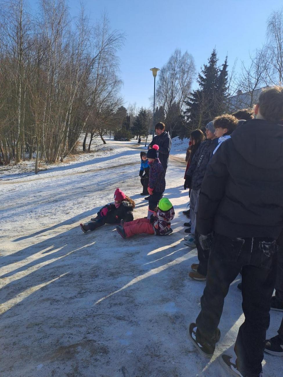 1.C – Sněhové radovánky s deváťáky