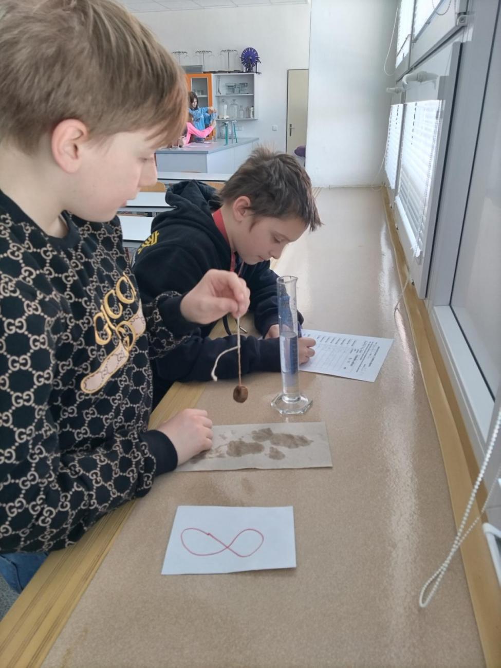 Fyzika 6. ročník - praktická měření objemu