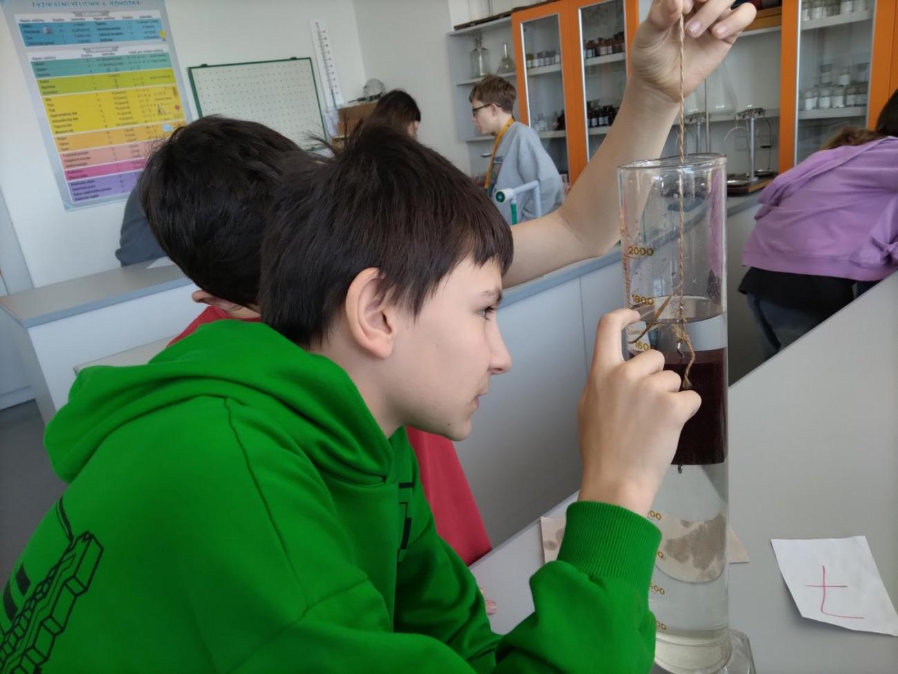 Fyzika 6. ročník - praktická měření objemu