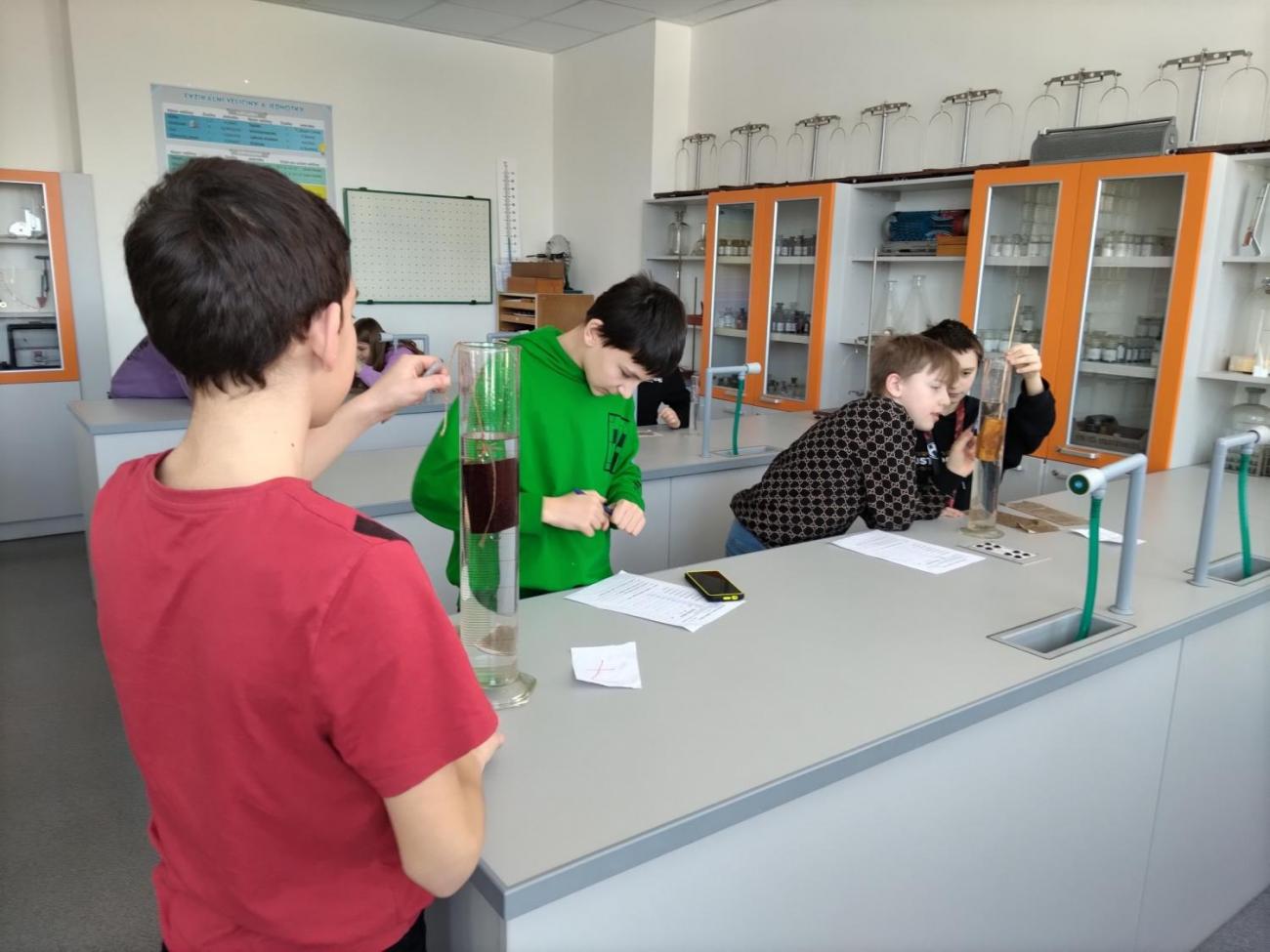 Fyzika 6. ročník - praktická měření objemu