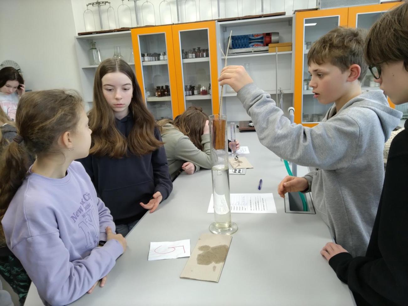 Fyzika 6. ročník - praktická měření objemu