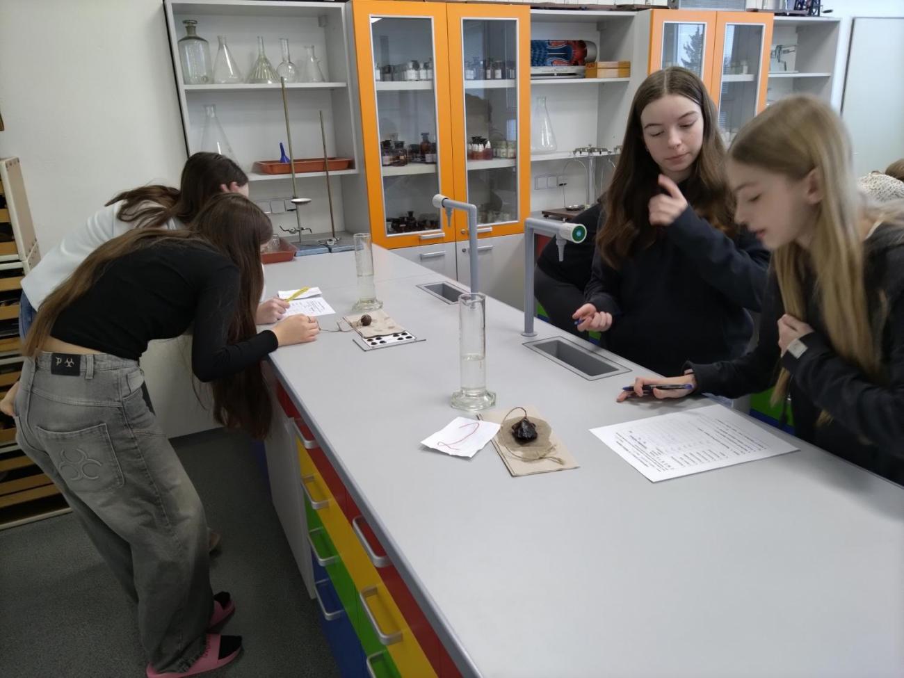 Fyzika 6. ročník - praktická měření objemu