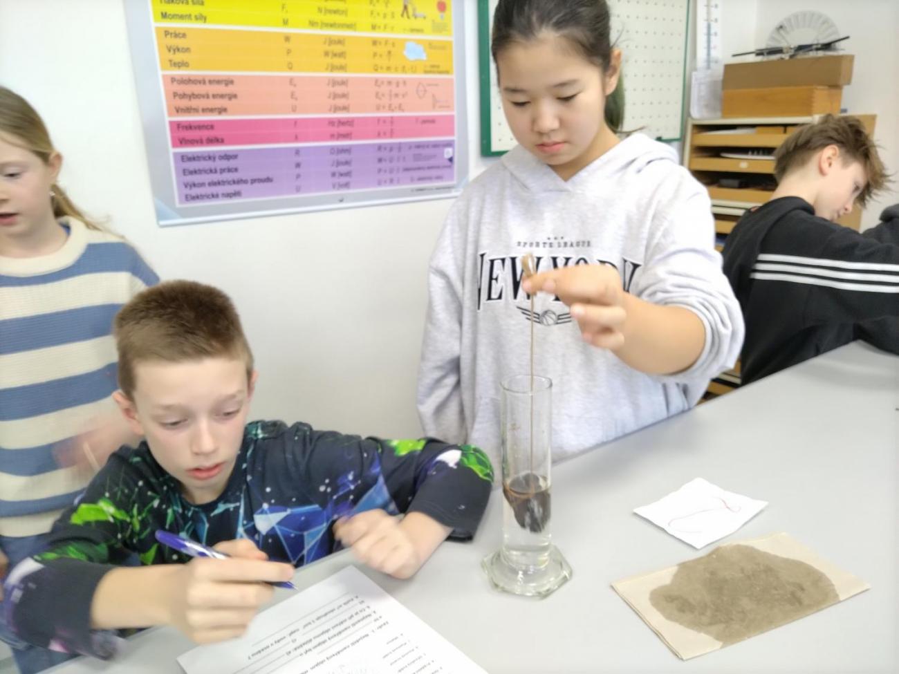 Fyzika 6. ročník - praktická měření objemu